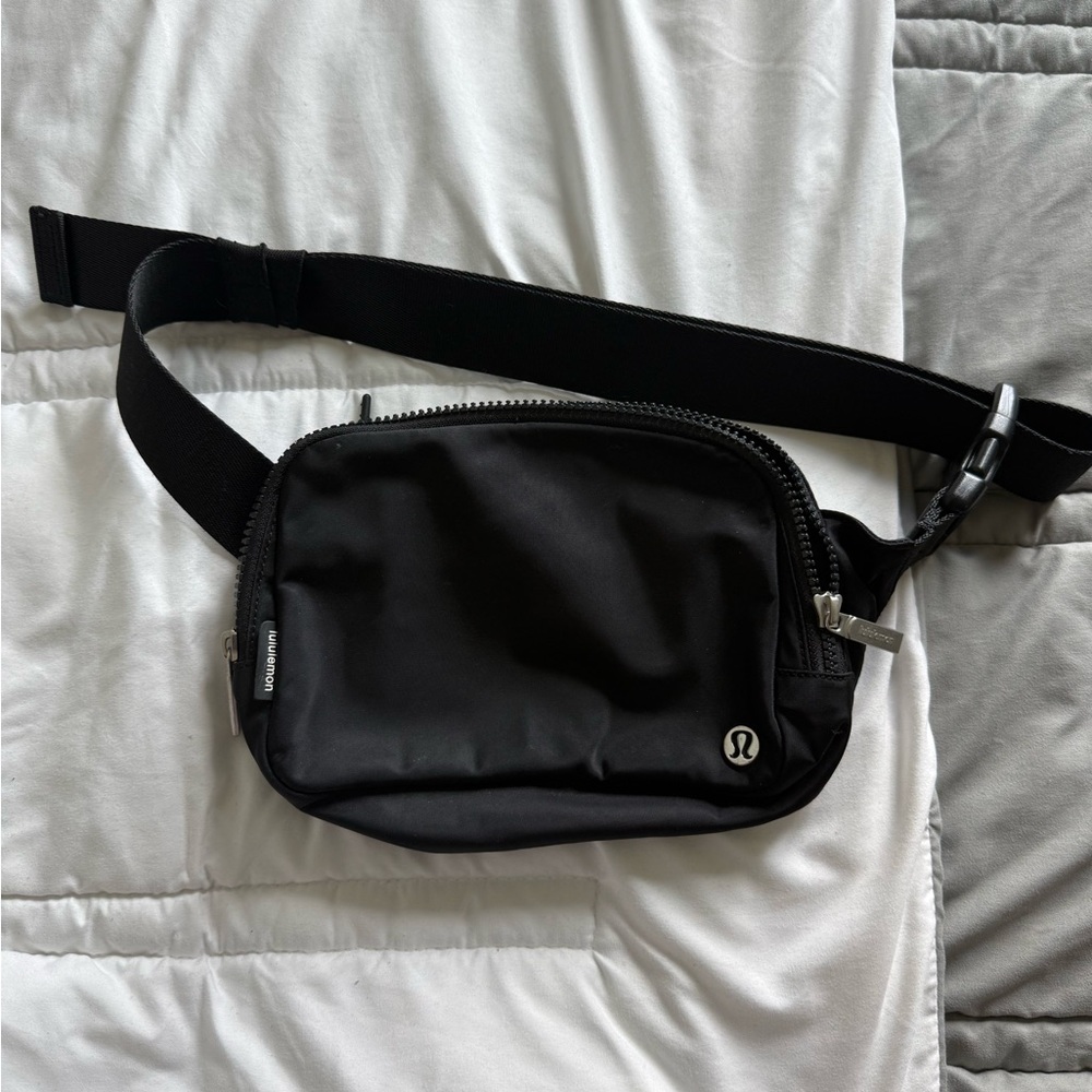 Lululemon belt bag